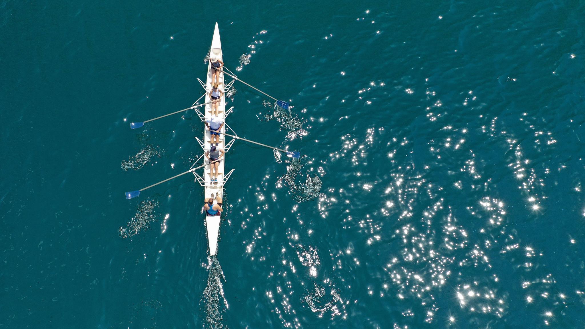 Vue aérienne d'une équipe de jeunes athlètes